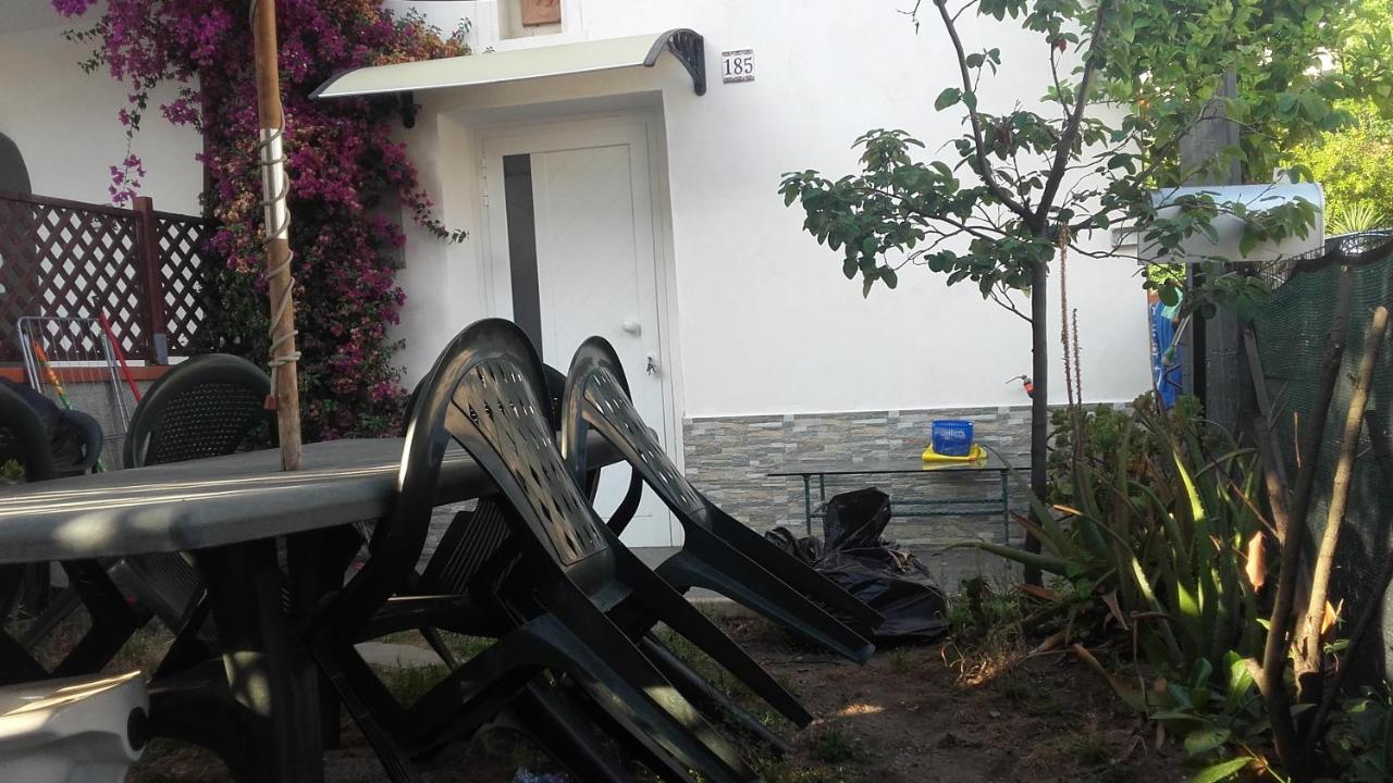 Rainbow House With Garden Βίλα Βιαρέτζιο Εξωτερικό φωτογραφία